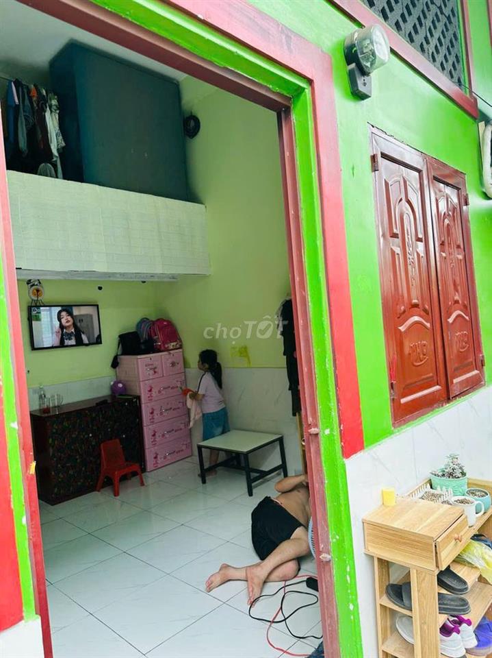Cần cho thuê dãy trọ chung cư 1T,2L,37p cổng KCN