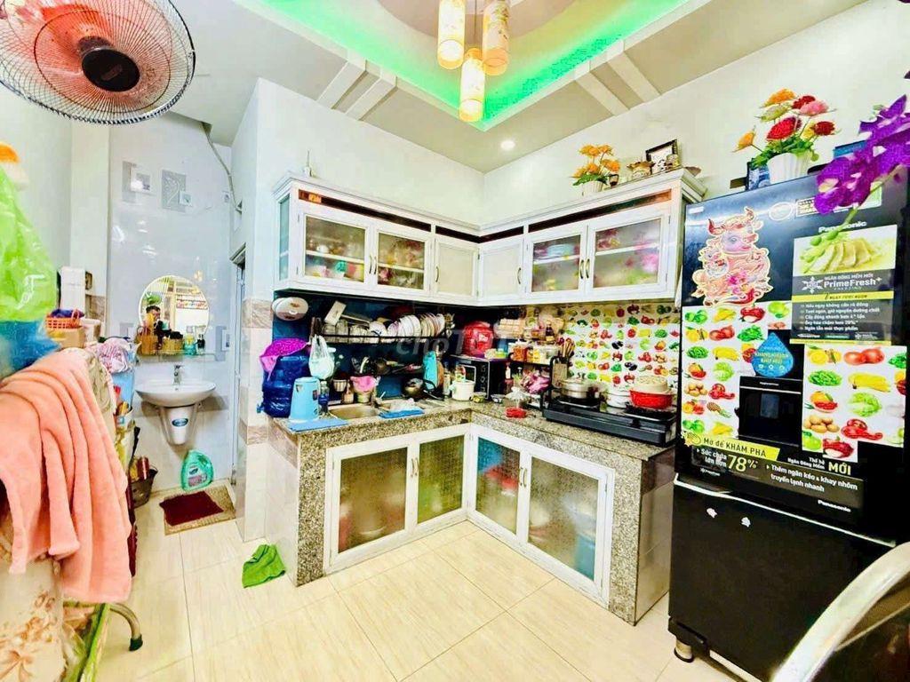 Nhà Phố SHR 37m2 Đúc 2 Lầu Ngay Chợ Thiếc Lê Văn Khương