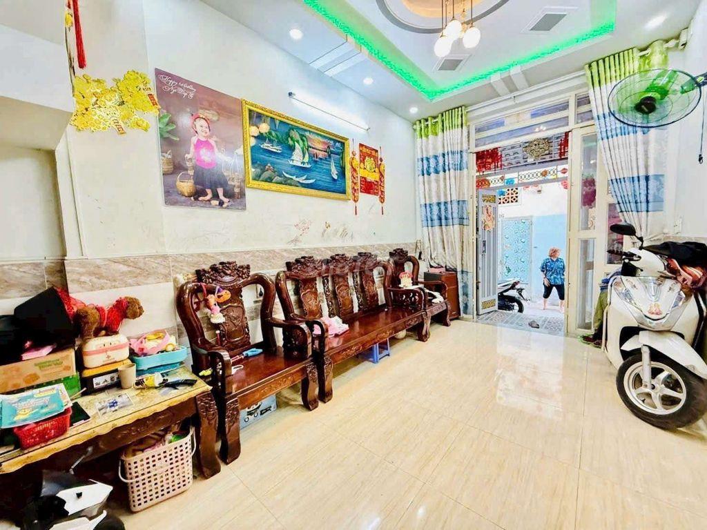 Nhà Phố SHR 37m2 Đúc 2 Lầu Ngay Chợ Thiếc Lê Văn Khương