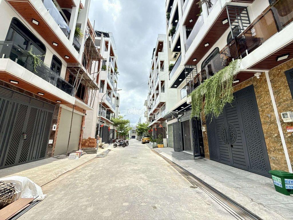 Siêu Phẩm 5 Tầng Có Thang Máy 1/ Hẻm nhựa 11m Dương Thị Mười