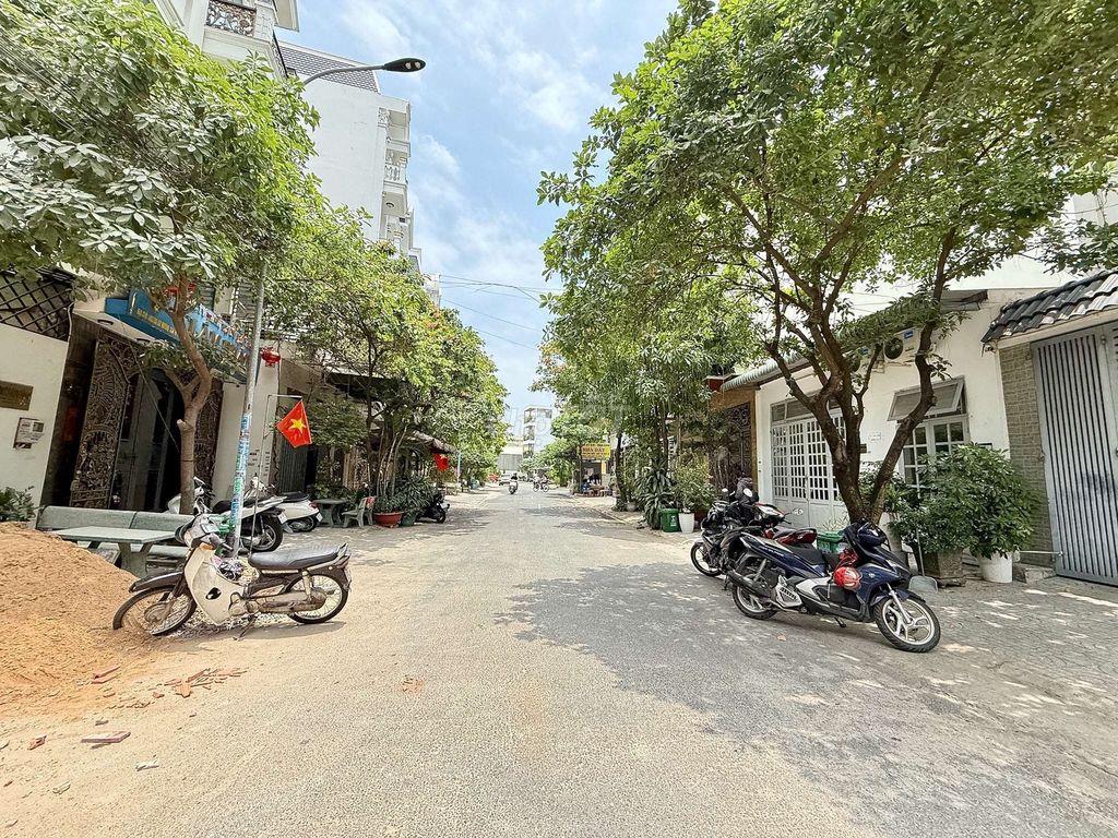 Siêu Phẩm Ngang 5,5m 4 Tầng Thang Máy Hẻm 14m thông Khu VIP TCH 10
