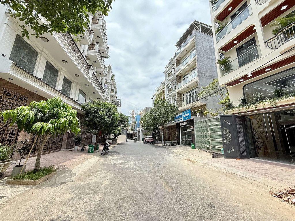 Siêu Phẩm Ngang 5,5m 4 Tầng Thang Máy Hẻm 14m thông Khu VIP TCH 10