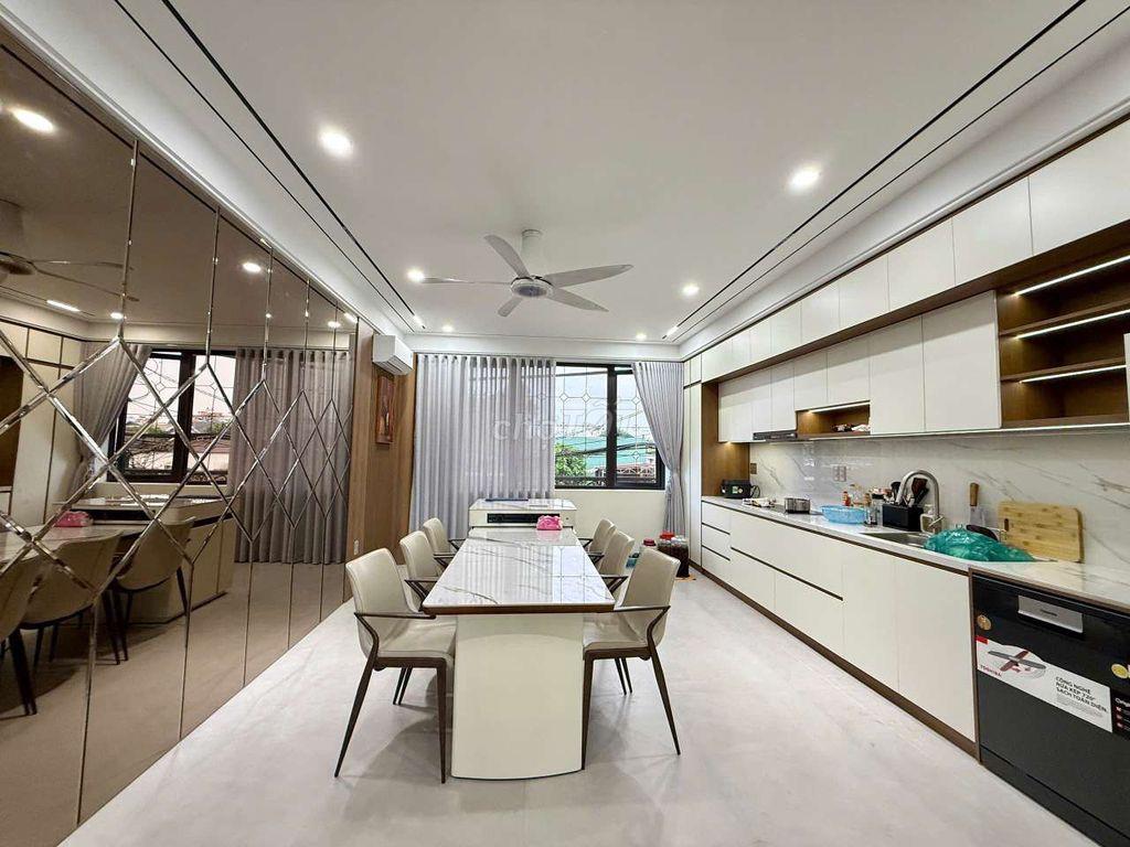 Nhà tâm huyết thang máy sân vườn rộng 50m2 Mặt Tiền Trần Thị Cờ