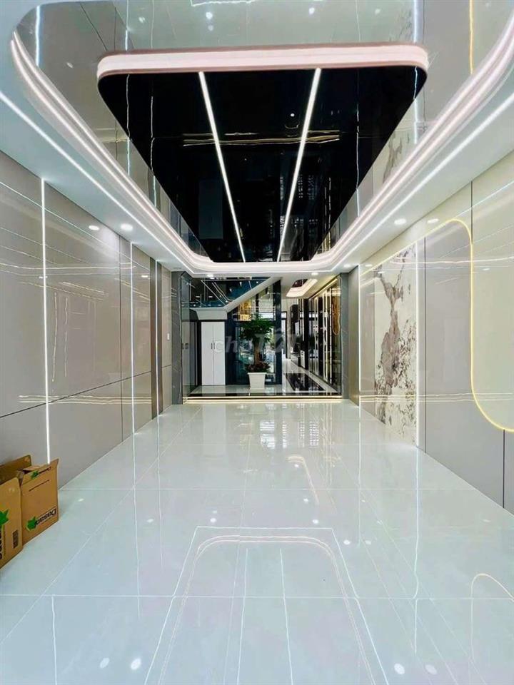 Siêu Phẩm 4m x 28m. 5 Tầng Thang Máy Mặt Tiền Đường Thạnh Xuân 21