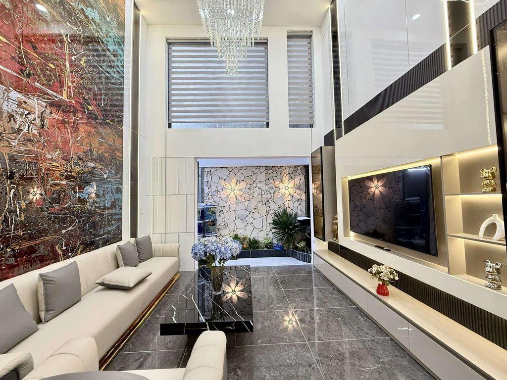 Siêu Phẩm Luxury 5 Tầng Có 2PN Master 1/ Hẻm nhựa 6m  Nguyễn Thị Kiểu