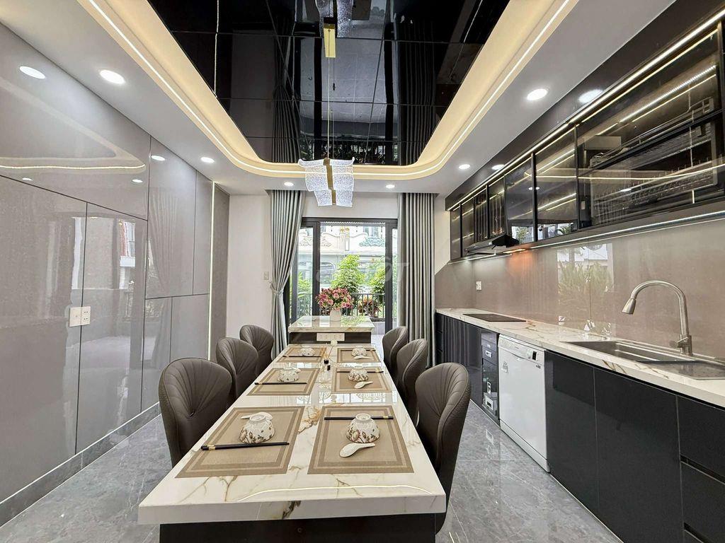 Siêu phẩm 4 tầng sân vườn Thang Máy Hẻm nhựa 12m Ngay Tô Ngọc Vân 