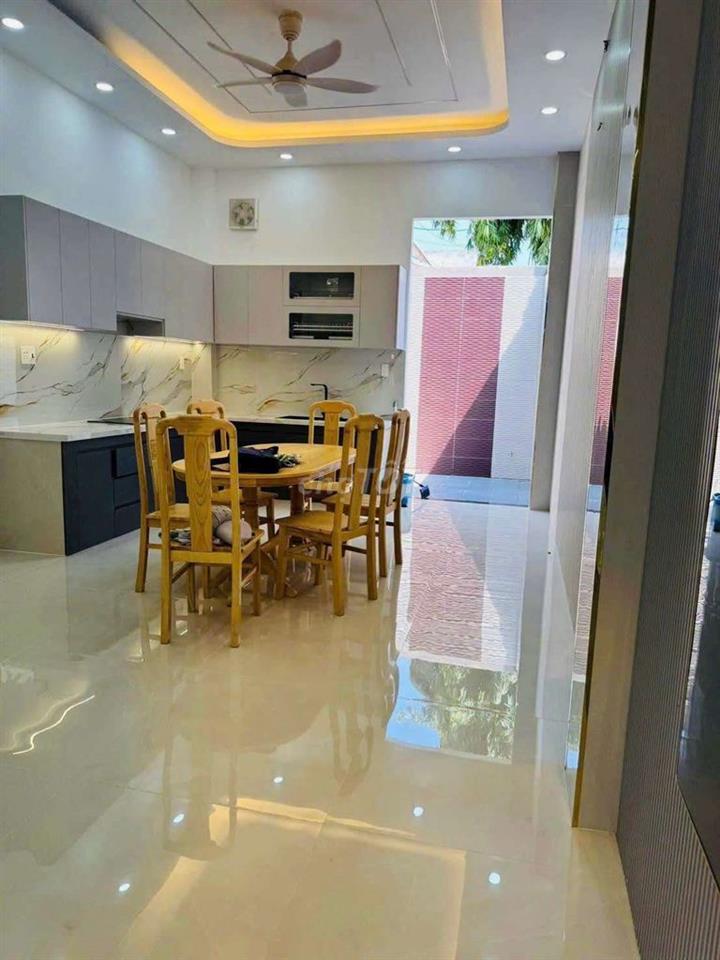 Nhỉnh 6 tỷ Nhà Phố 4m x 18m. 3 Tầng Đường Nguyễn Thị Đặng