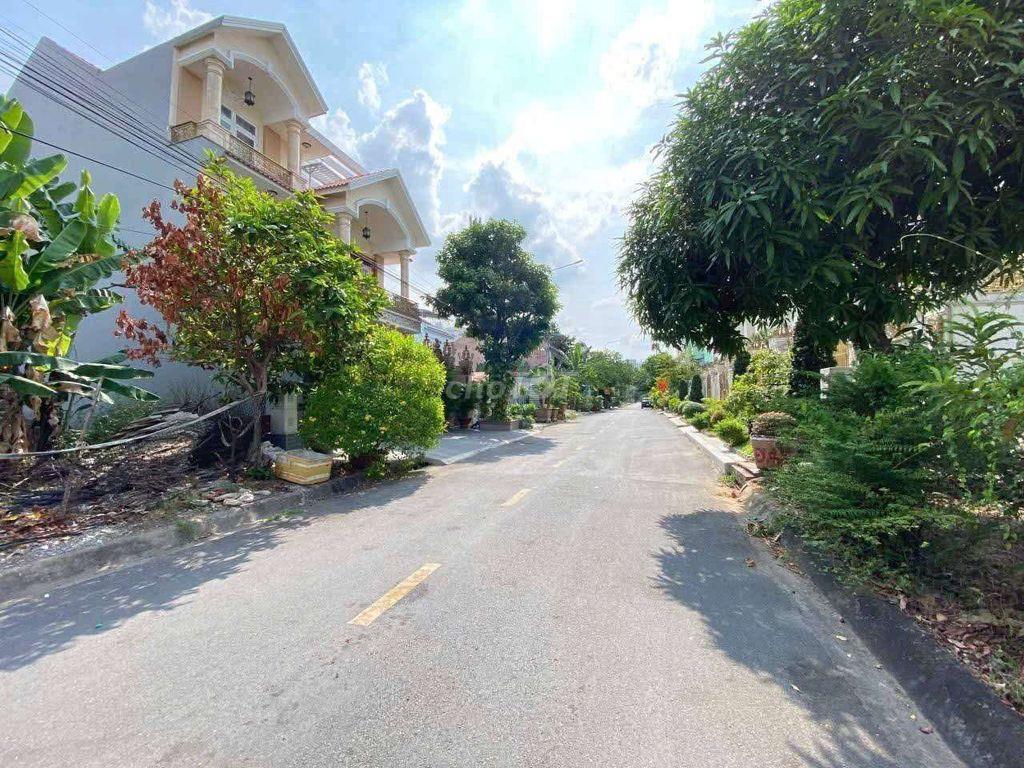 Nhà SHR 7,5m x 16m. view Công viên KDC Phú Nhuận 