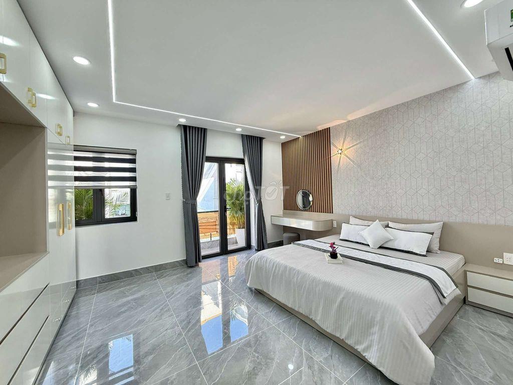 Nhà 5m x 20m. 4 Tầng Có Thang Máy Hẻm nhựa Thông Lê Thị Riêng