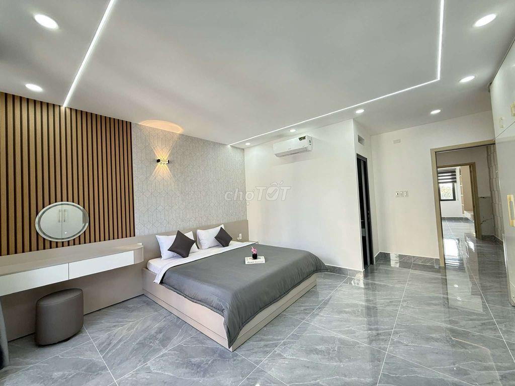 Nhà 5m x 20m. 4 Tầng Có Thang Máy Hẻm nhựa Thông Lê Thị Riêng