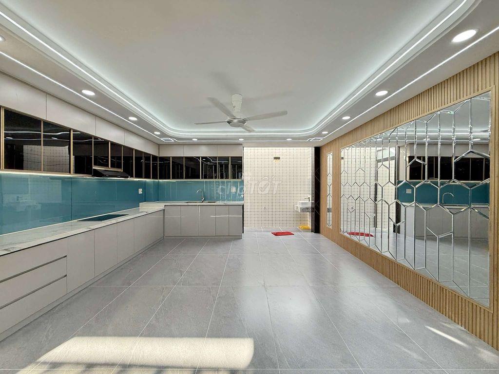 Nhà 5m x 20m. 4 Tầng Có Thang Máy Hẻm nhựa Thông Lê Thị Riêng