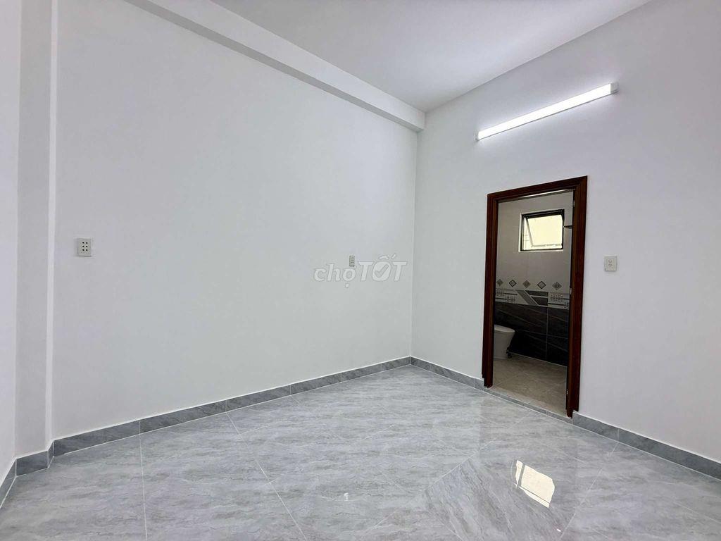 Nhà phố 3 tầng 4,2m x 26m. Mặt tiền Nguyễn Ảnh Thủ Sát Sacombank