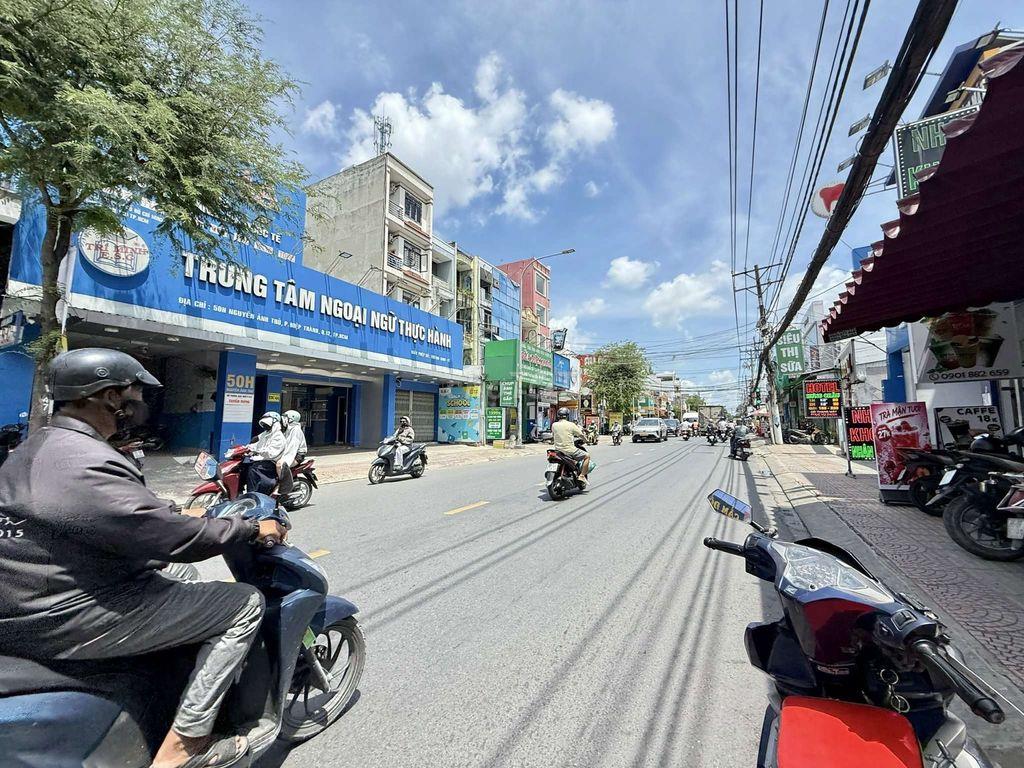 Nhà phố 3 tầng 4,2m x 26m. Mặt tiền Nguyễn Ảnh Thủ Sát Sacombank