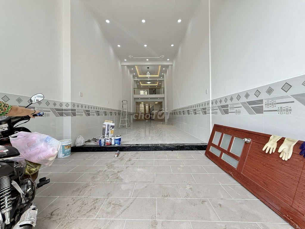 Nhà phố 3 tầng 4,2m x 26m. Mặt tiền Nguyễn Ảnh Thủ Sát Sacombank