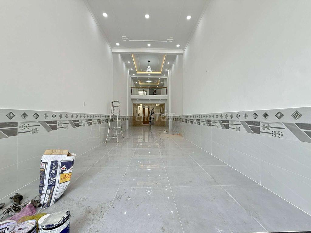 Nhà phố 3 tầng 4,2m x 26m. Mặt tiền Nguyễn Ảnh Thủ Sát Sacombank