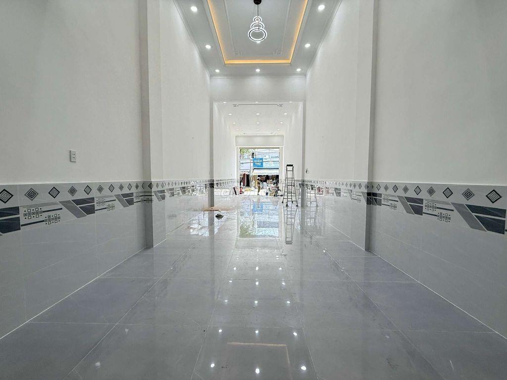 Nhà phố 3 tầng 4,2m x 26m. Mặt tiền Nguyễn Ảnh Thủ Sát Sacombank