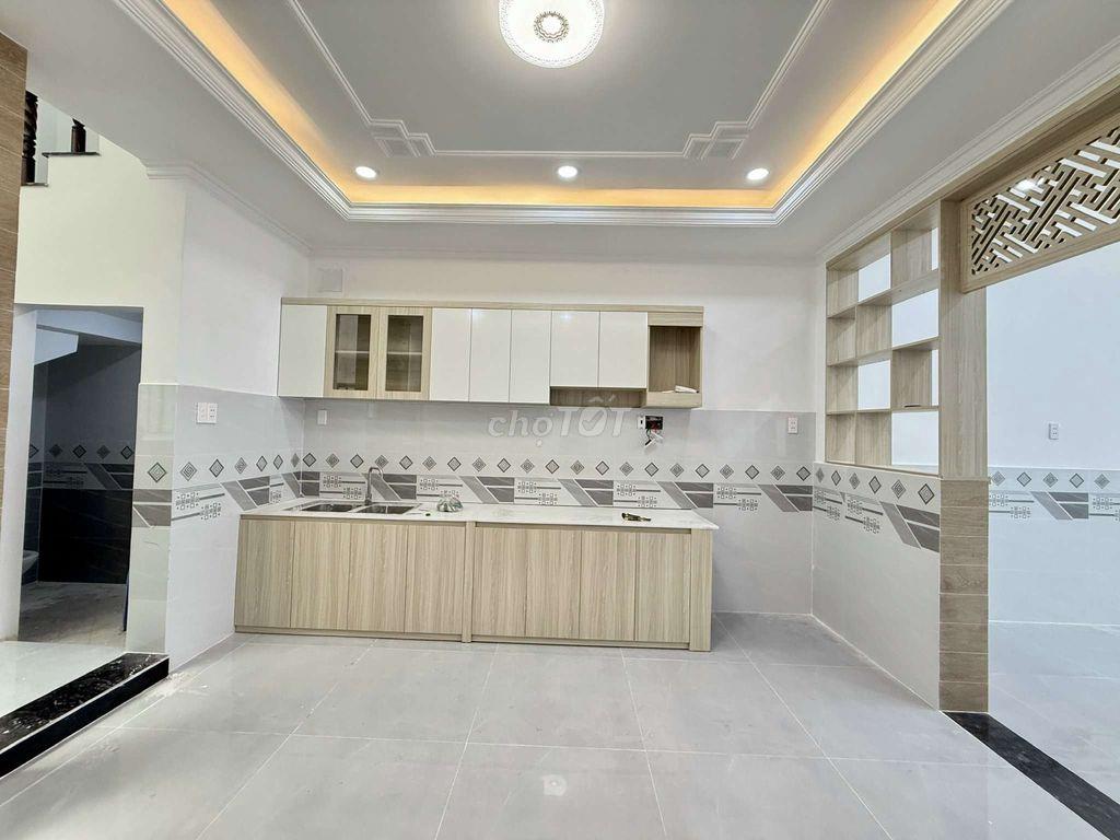 Nhà phố 3 tầng 4,2m x 26m. Mặt tiền Nguyễn Ảnh Thủ Sát Sacombank