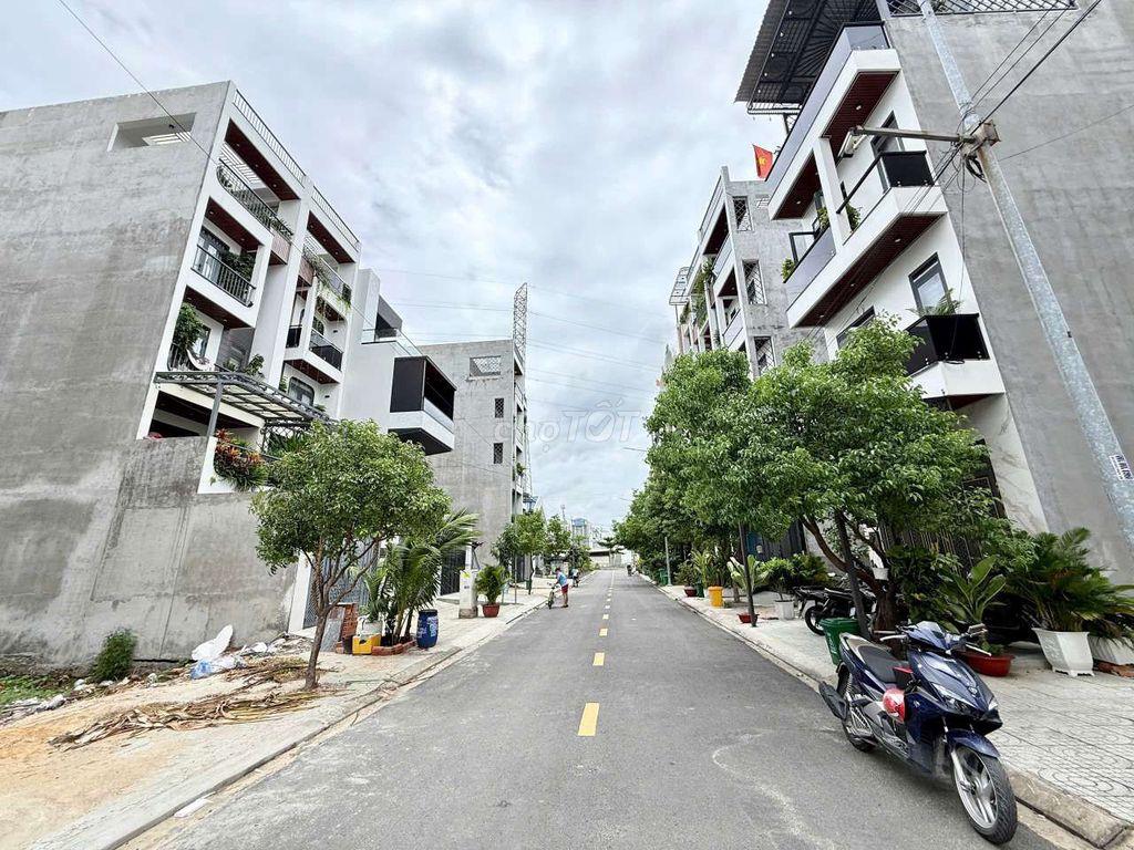 Siêu Phẩm 4m x 28m. 4 Tầng Thang Máy Sân Vườn Hẻm 12m Đ. Tô Ngọc Vân