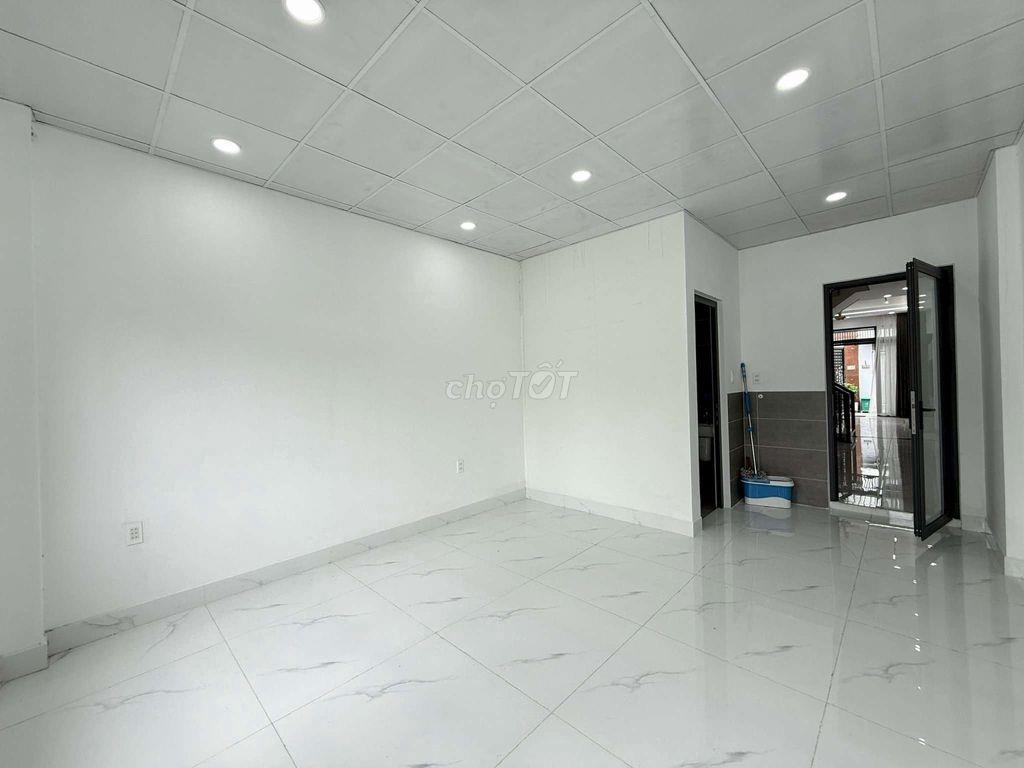 Nhà Phố 3 Tầng 4m x 25m. có PN dưới trệt 1/ Ngắn Hiệp Thành 13