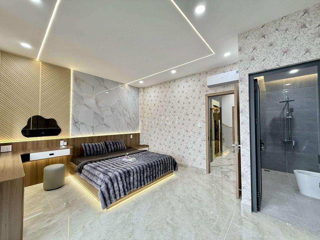 Siêu Phẩm đẹp mê 5,5m x 16m. 4 Tầng Thang Máy Hẻm 8M thông Hà Huy Giáp