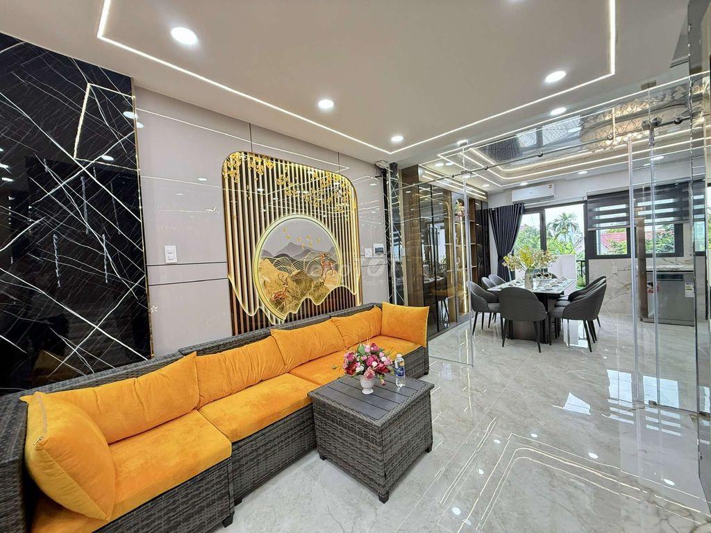 Siêu Phẩm đẹp mê 5,5m x 16m. 4 Tầng Thang Máy Hẻm 8M thông Hà Huy Giáp