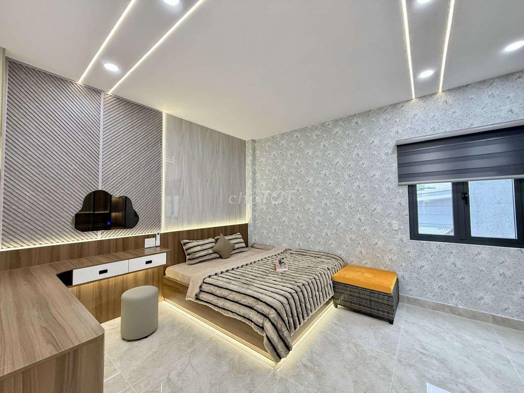 Siêu Phẩm đẹp mê 5,5m x 16m. 4 Tầng Thang Máy Hẻm 8M thông Hà Huy Giáp