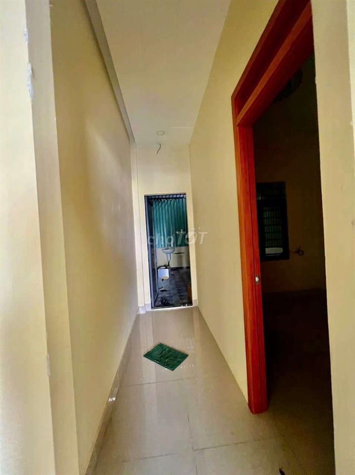 Nhỉnh 5 tỷ Nhà Phố 4mx22m. 3 Tầng Hẻm xe hơi Ngay Cầu Vượt Quang Trung