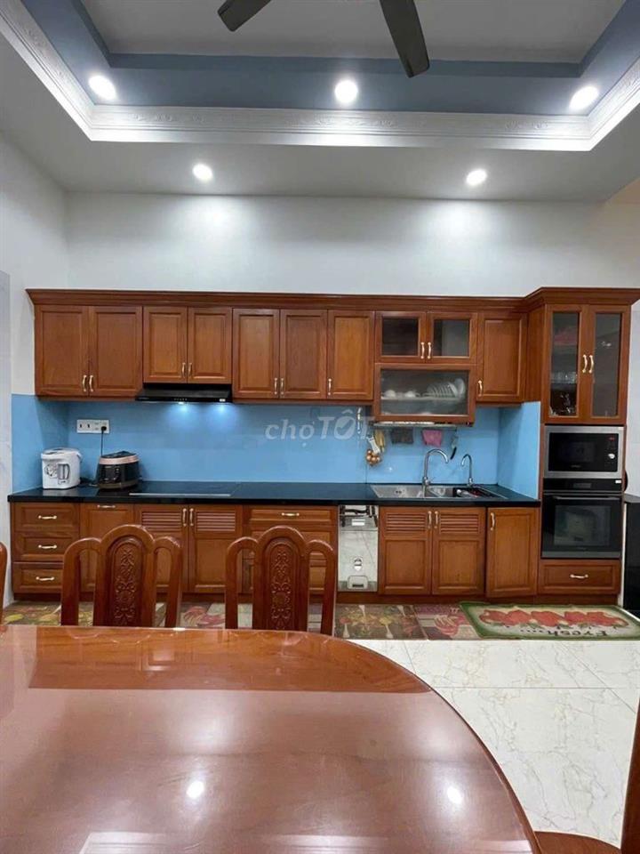 Nhà Phố 6m x 20m. 3 Tầng Thang Máy Đường Trương Thị Hoa ( Ngay Metro)