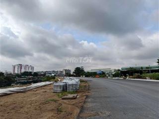Lô đất 8m x 38m. 300m2 Mặt Tiền Kè Tham Lương Gần Trường Chinh