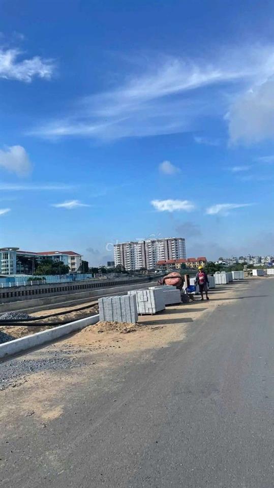 Mấy Lô đất Khu Bờ Kè Tham Lương Nguyễn Văn Quá. Gần Cầu Tham Lương
