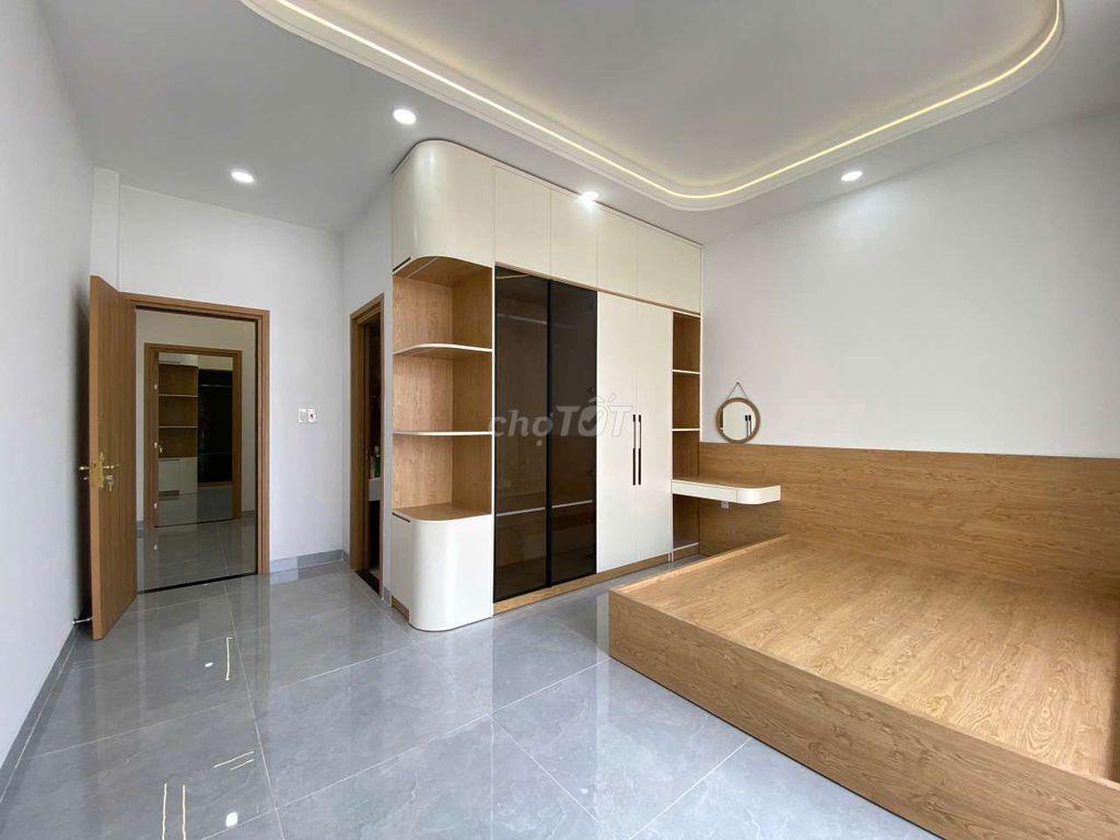 Siêu phẩm 4,7m x 25m. 4 Tầng Mặt Tiền Đường Hiệp Thành 12. ngay Chợ HT