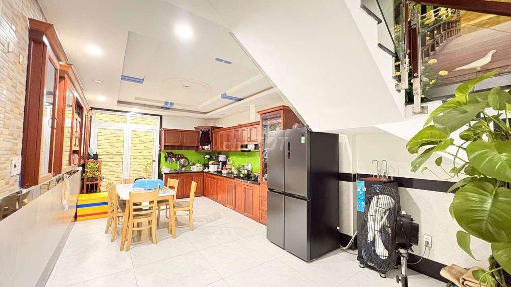 Cặp Nhà 8m x 22m. 5 Tầng Xây Thành 2 căn MT Chợ Huỳnh Thị Hai