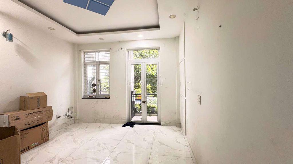 Cặp Nhà 8m x 22m. 5 Tầng Xây Thành 2 căn MT Chợ Huỳnh Thị Hai
