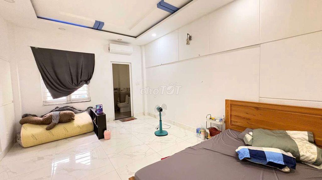 Cặp Nhà 8m x 22m. 5 Tầng Xây Thành 2 căn MT Chợ Huỳnh Thị Hai