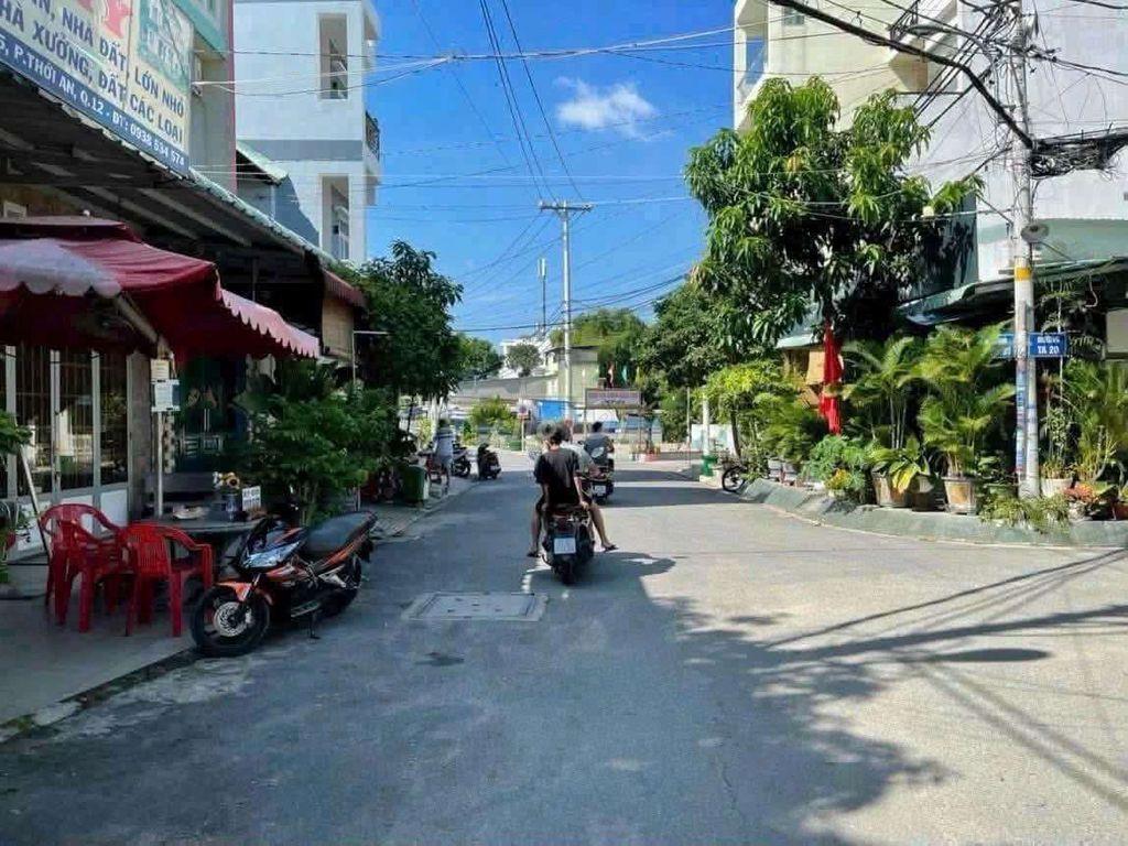 Nhà Phố 5m x 30m. 150m2 Đúc 3 Lầu Mặt Tiền Đường Thới An 20