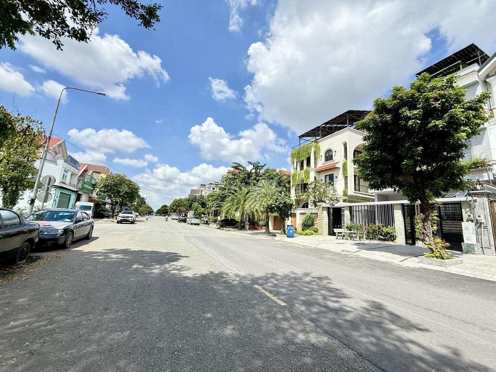 Lô đất đẹp 10m x 20m. View Sông Trục Chính Khu Biệt Thự Phú Nhuận