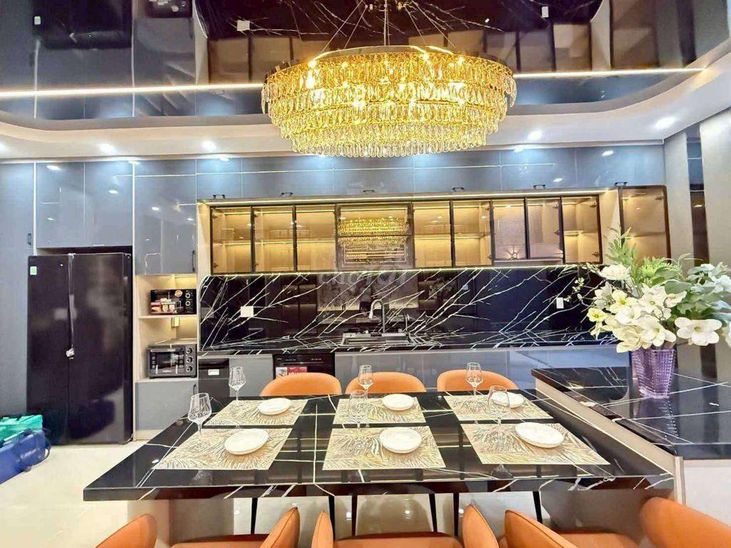 Siêu Phẩm phong cách Duplex Có Thang Máy 2PN Master 1/ Lê Văn Khương