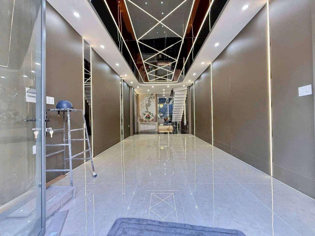 Siêu Phẩm phong cách Duplex Có Thang Máy 2PN Master 1/ Lê Văn Khương