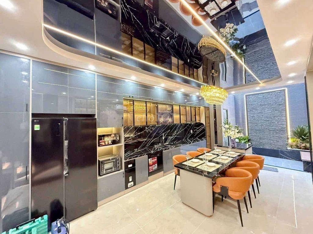 Siêu Phẩm phong cách Duplex Có Thang Máy 2PN Master 1/ Lê Văn Khương