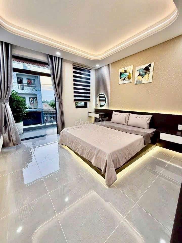 Siêu Phẩm 4 Tầng Có Thang Mặt Tiền Chợ Trần Quang Cơ