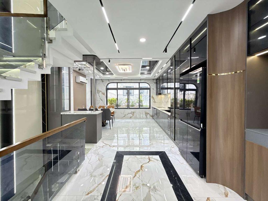 Siêu Phẩm Ngang gần 5M. Hẻm 10m Khu VIP Thạnh Lộc 13. Ngay Ngã tư ga