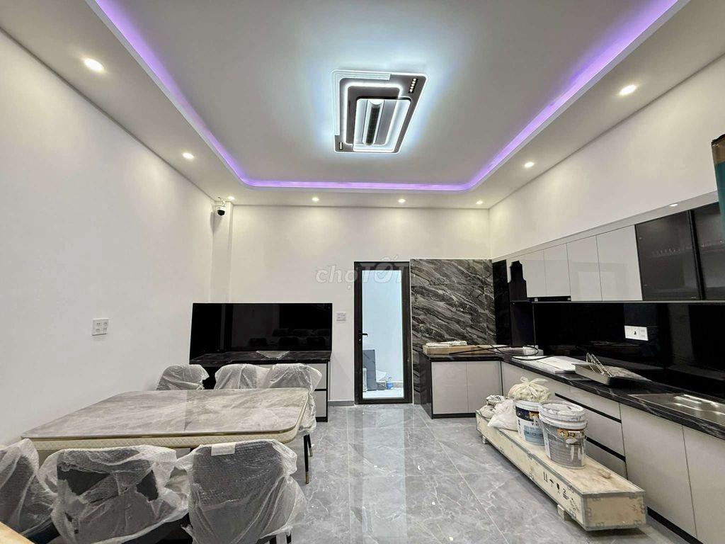 Siêu Phẩm 5m x 22m.4 Tầng Thang Máy Góc 2MT Kinh doanh 1/Lê Văn Khương