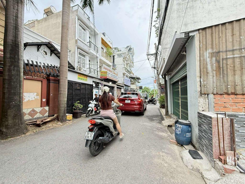 Siêu Phẩm 5m x 22m.4 Tầng Thang Máy Góc 2MT Kinh doanh 1/Lê Văn Khương