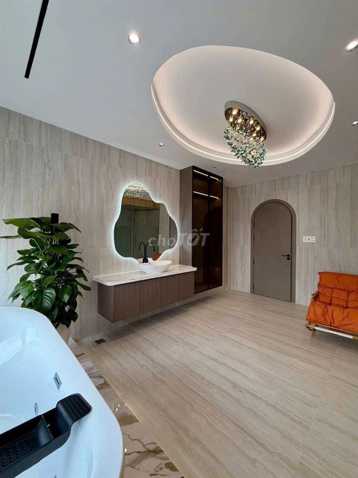 Siêu Phẩm Ngang 5M. 5 Tầng Thang Máy Hẻm 12m Khu Biệt thự Lê Thị Riêng