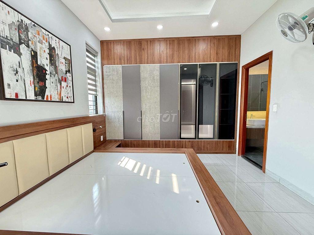 Nhỉnh 7 tỷ Nhà Phố Xây ở 4 tầng Hẻm rộng 14m Khu VIP Lê Thị Riêng
