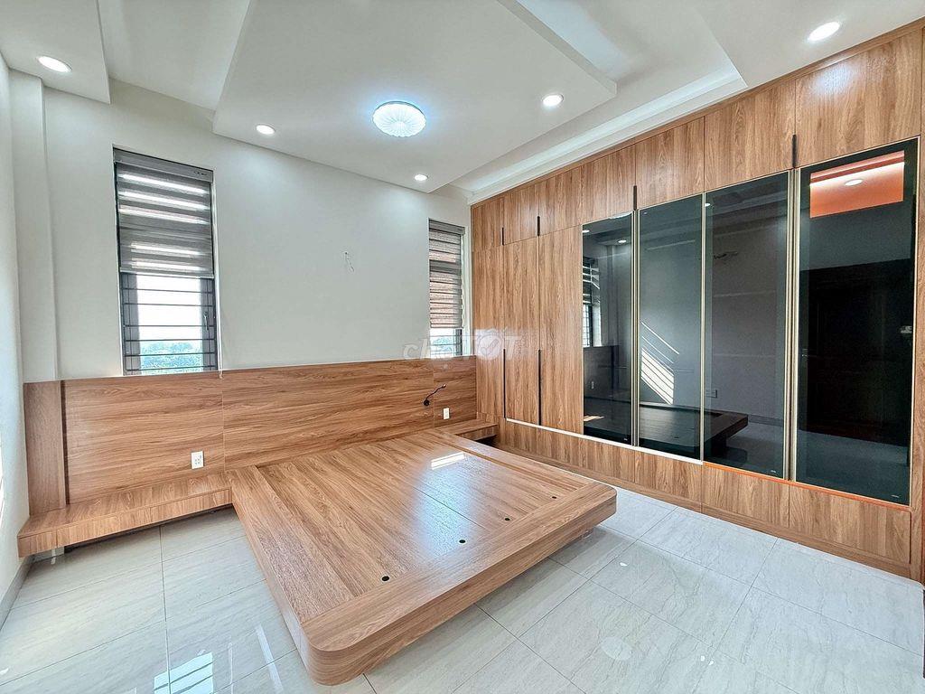 Nhỉnh 7 tỷ Nhà Phố Xây ở 4 tầng Hẻm rộng 14m Khu VIP Lê Thị Riêng