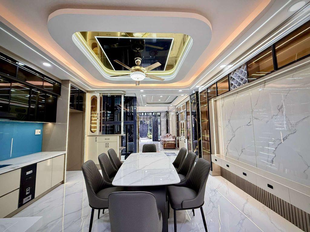 Nhà 5m x 15m. 4 Tầng Có Thang Máy Đường Lê Thị Riêng