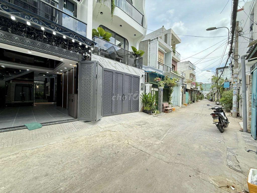 Siêu Phẩm 4 Tầng Có Thang Máy Nguyễn Văn Quá. Ngay Ngã tư Quang Trung