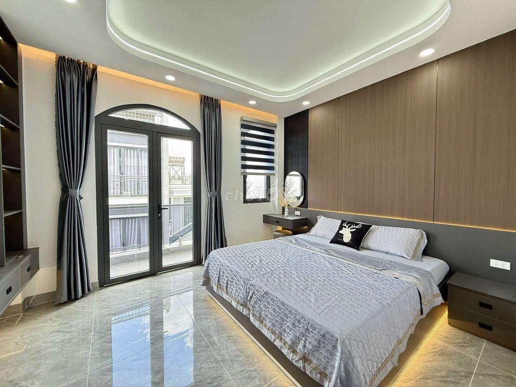 Siêu Phẩm 4 Tầng Có Thang Máy Nguyễn Văn Quá. Ngay Ngã tư Quang Trung