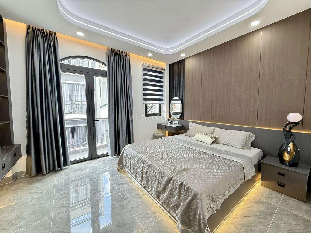 Siêu Phẩm 4 Tầng Có Thang Máy Nguyễn Văn Quá. Ngay Ngã tư Quang Trung